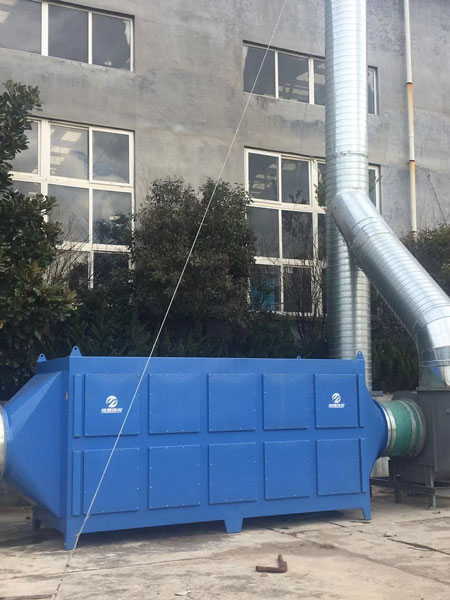 活性炭設(shè)備.jpg 活性炭設(shè)備.jpg